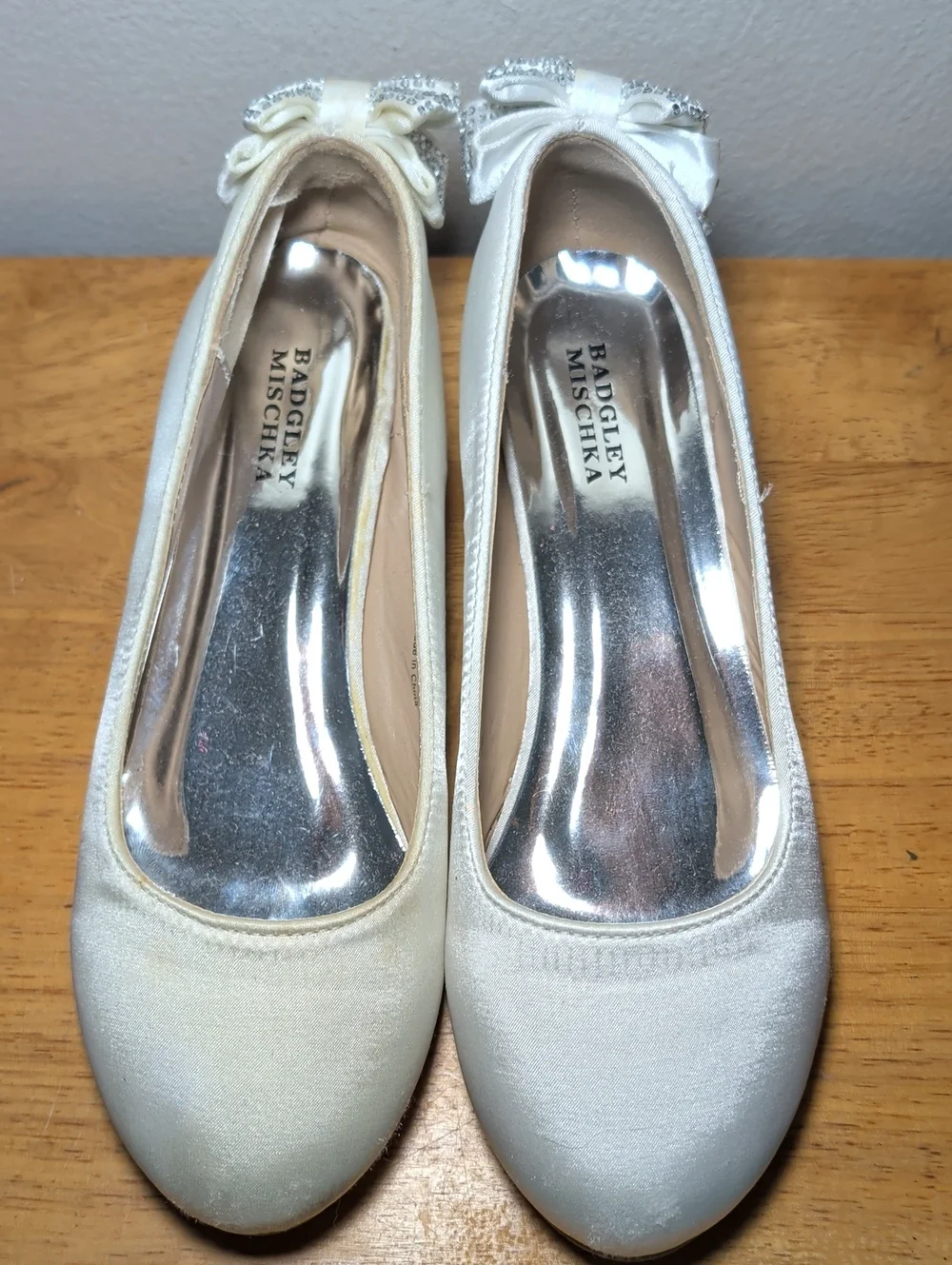 Badgley Mischka White Satin Low-Heel Shoes Rhinestone Bow Wedding Girls Size 2